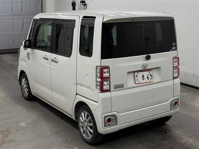 Toyota Pixis Mega 2016
