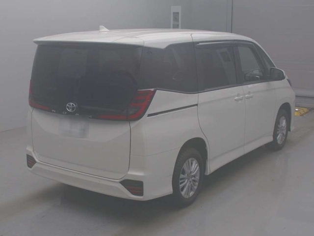 Toyota Noah 2023