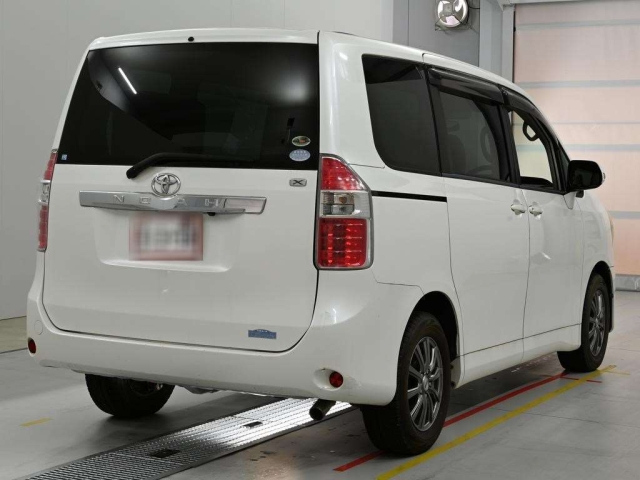 Toyota Noah 2007