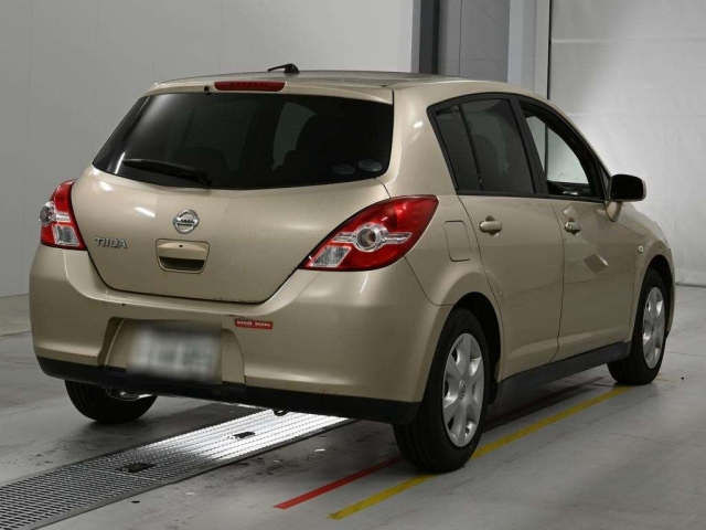 Nissan Tiida 2012