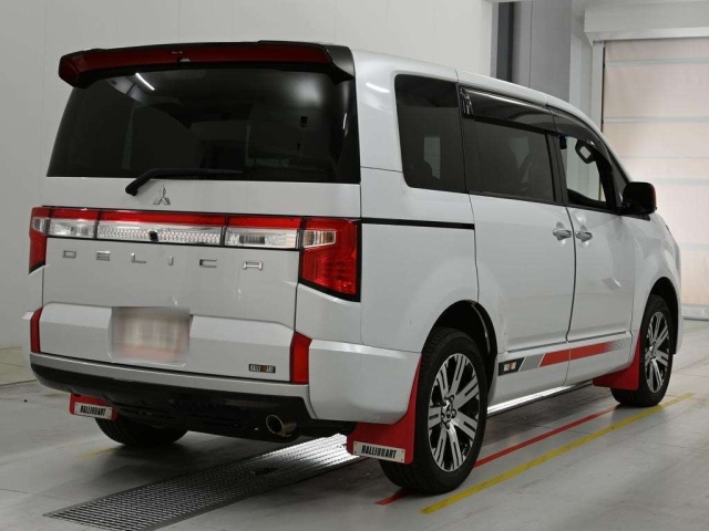 Mitsubishi Delica D:5 2022