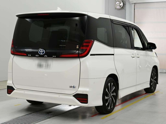 Toyota Noah 2022
