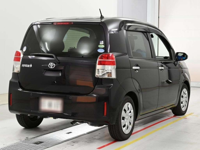Toyota Spade 2016