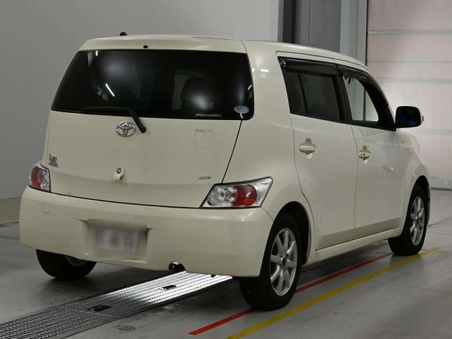 Toyota bB 2011