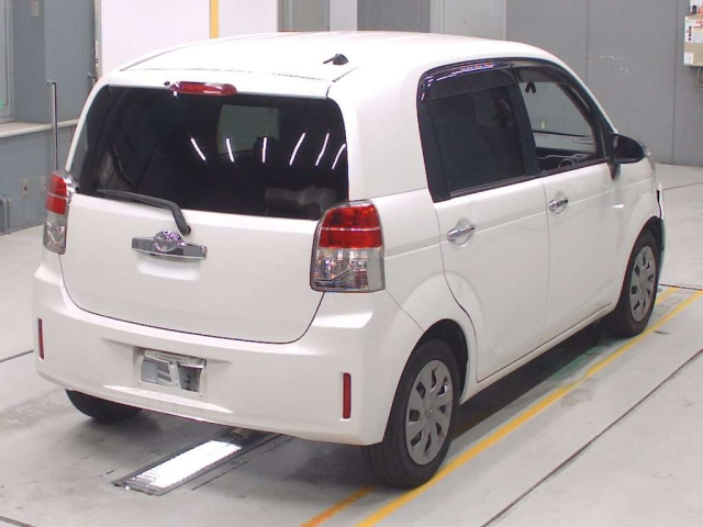 Toyota Spade 2015