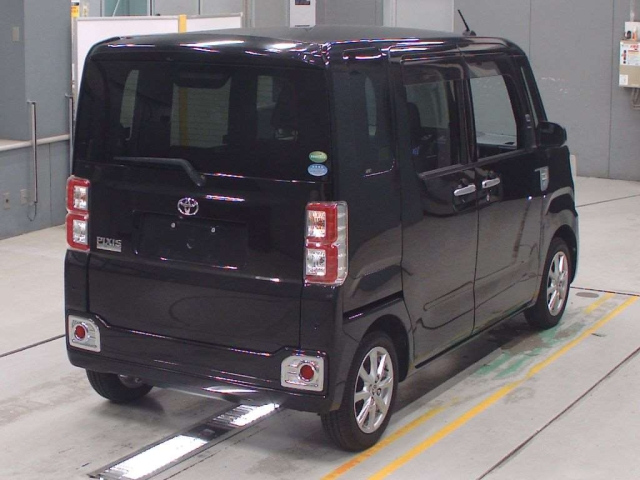 Toyota Pixis Mega 2019
