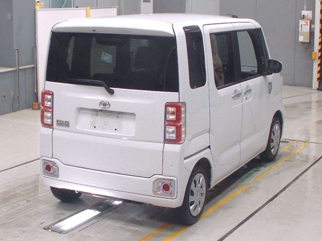 Toyota Pixis Mega 2022