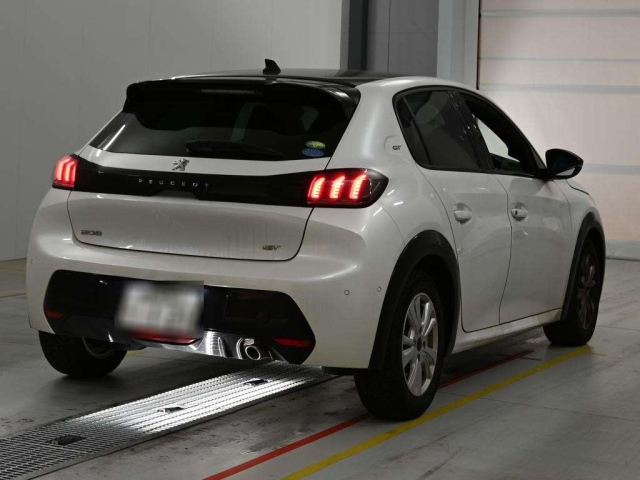 Peugeot 208 2021