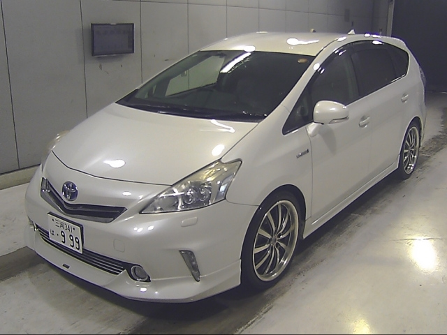 Toyota Prius Alpha 2012