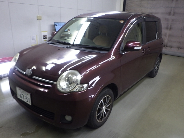 Toyota Sienta 2014