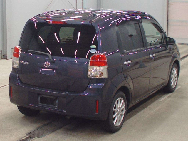 Toyota Spade 2013