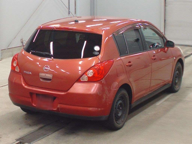 Nissan Tiida 2005