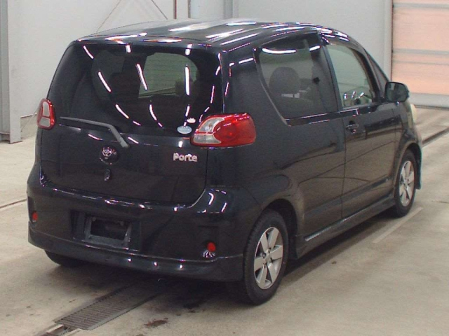 Toyota Porte 2009