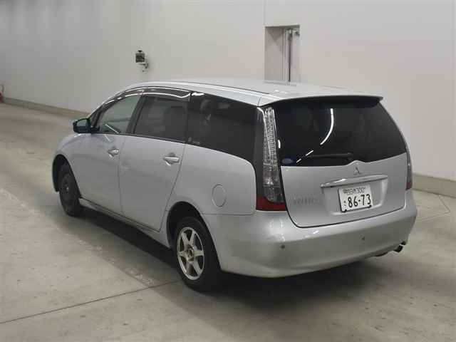 Mitsubishi Grandis 2003