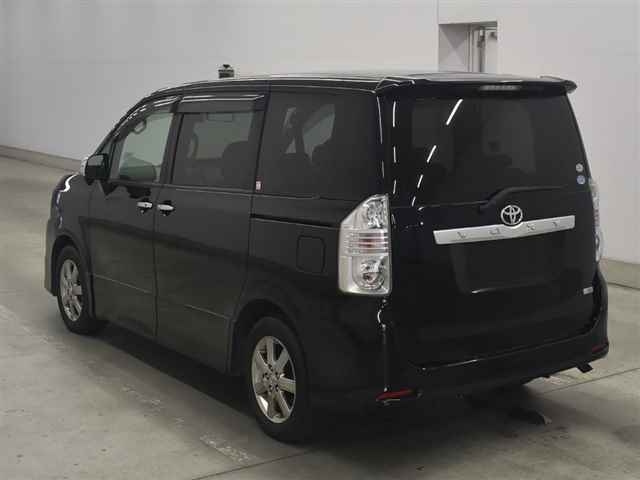 Toyota Voxy 2010