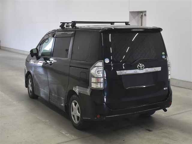 Toyota Voxy 2011
