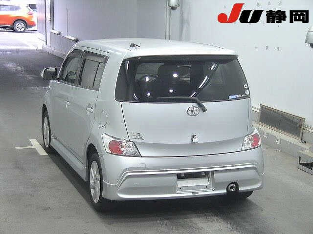Toyota bB 2011
