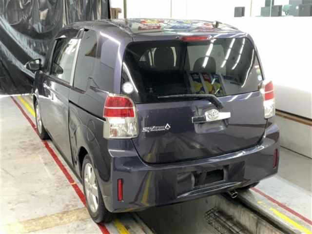 Toyota Spade 2013