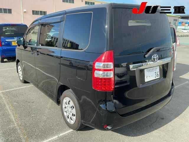 Toyota Noah 2013