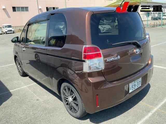 Toyota Spade 2013