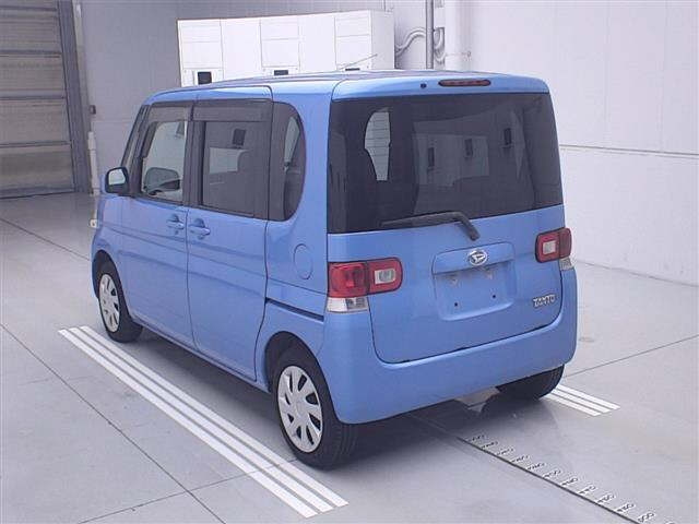 Daihatsu Tanto 2011