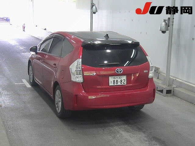 Toyota Prius Alpha 2014