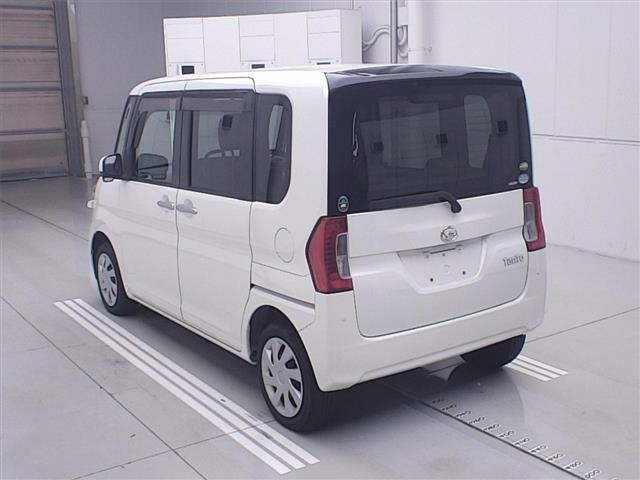 Daihatsu Tanto 2015