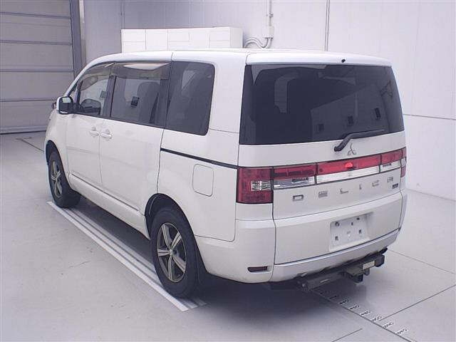 Mitsubishi Delica D:5 2013