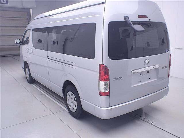 Toyota HiAce 2019