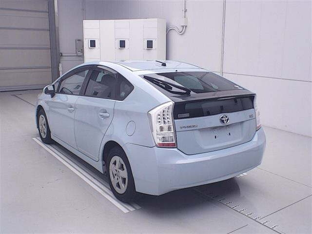 Toyota PRIUS+ 2010