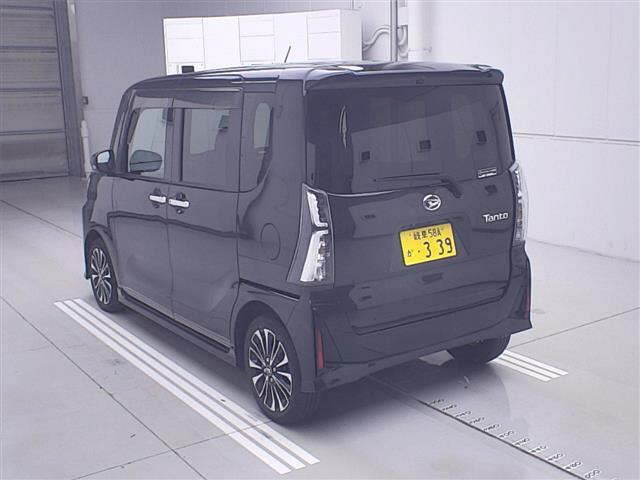 Daihatsu Tanto 2024
