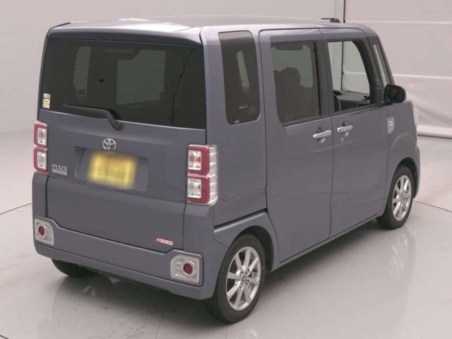 Toyota Pixis Mega 2021