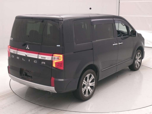 Mitsubishi Delica D:5 2023