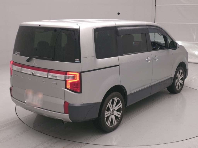Mitsubishi Delica D:5 2024