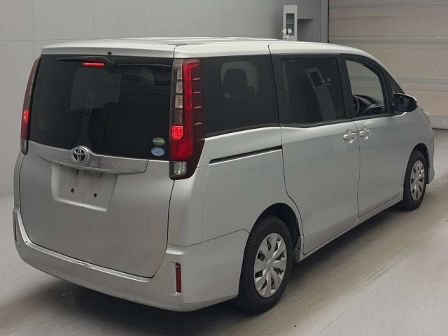 Toyota Noah 2016