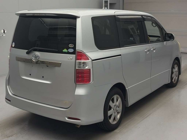 Toyota Noah 2009