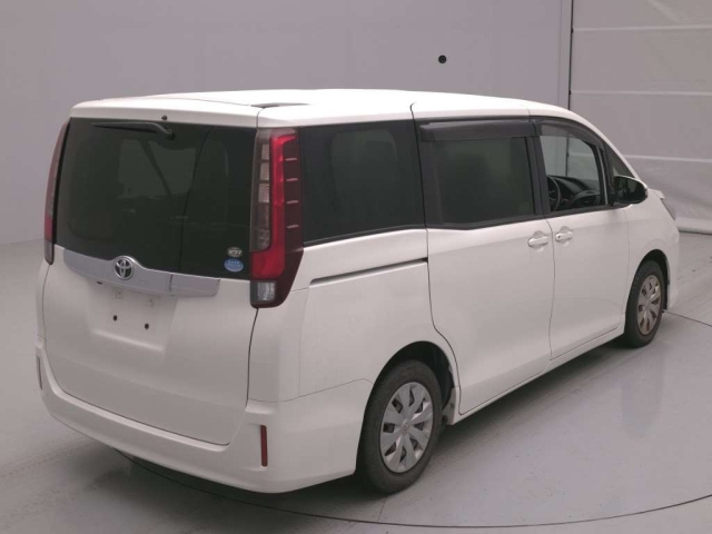 Toyota Noah 2017