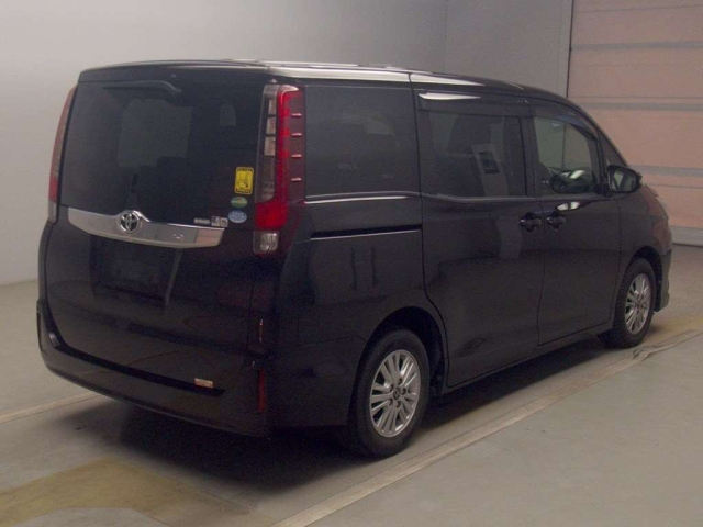 Toyota Noah 2017