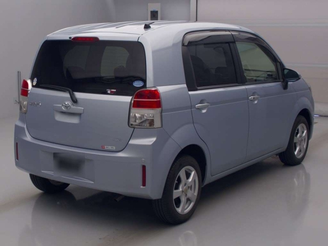 Toyota Spade 2013