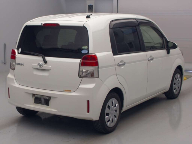 Toyota Spade 2015