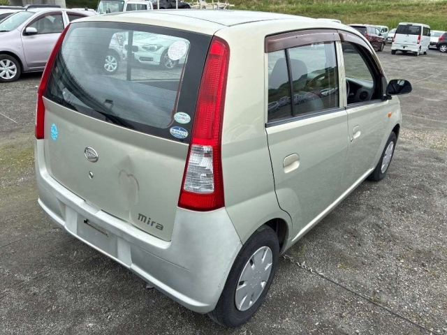 Daihatsu Mira 2004