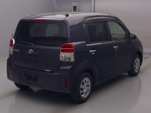 Toyota Spade 2013