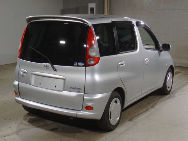 Toyota FunCargo 2001
