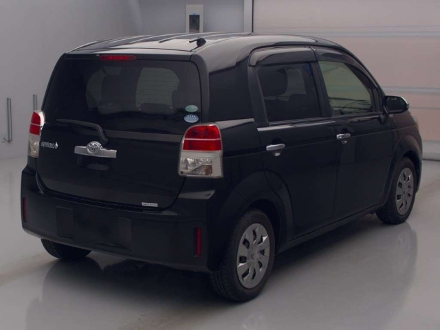 Toyota Spade 2015