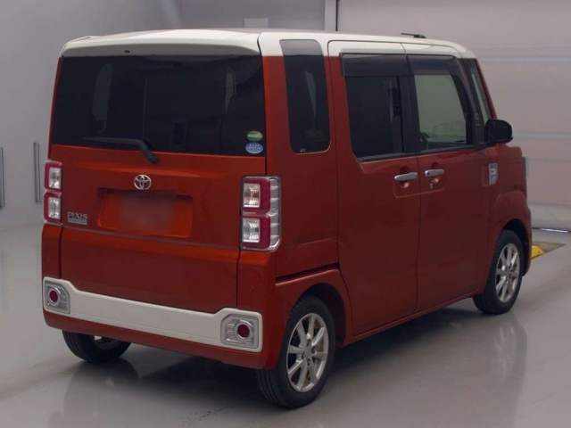 Toyota Pixis Mega 2017