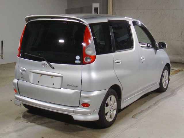 Toyota FunCargo 2001