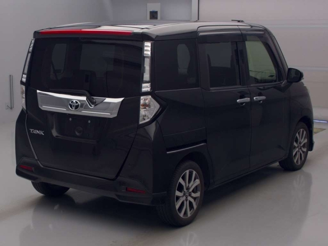 Toyota Tank 2017