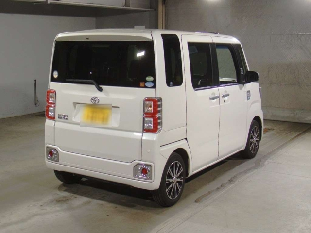 Toyota Pixis Mega 2017
