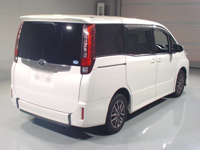 Toyota Noah 2014