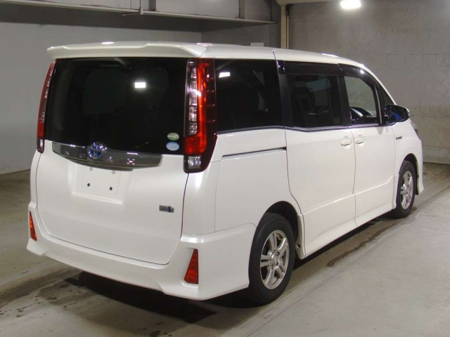 Toyota Noah 2016